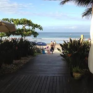Pensión Mauna Lani, Bombinhas